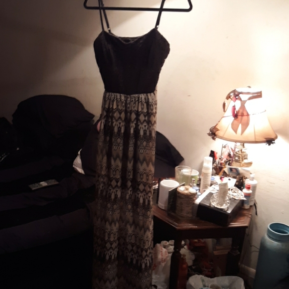 LILY ROSE GOWN - Picture 1 of 4